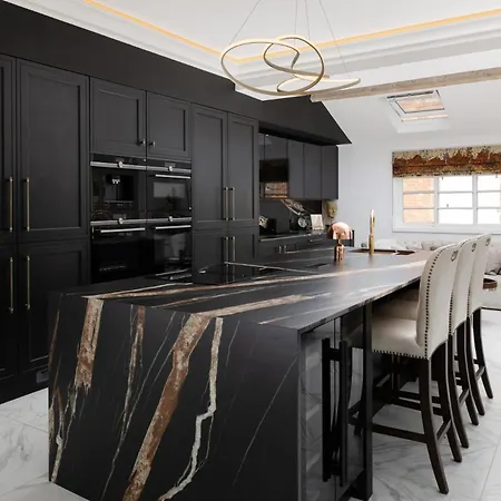 Gilbertson House-york-luxury-sleeps 7 With Hot Tub בית נופש