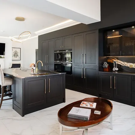 Gilbertson House-york-luxury-sleeps 7 With Hot Tub בית נופש *