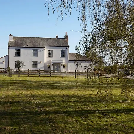 Gilbertson House-york-luxury-sleeps 7 With Hot Tub * יורק