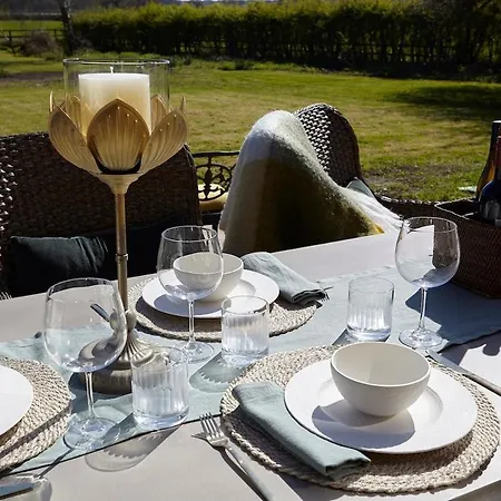 Gilbertson House-york-luxury-sleeps 7 With Hot Tub *