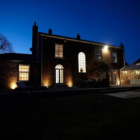 בית נופש Gilbertson House-york-luxury-sleeps 7 With Hot Tub