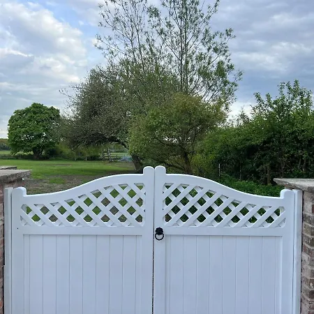 בית נופש Gilbertson House-york-luxury-sleeps 7 With Hot Tub