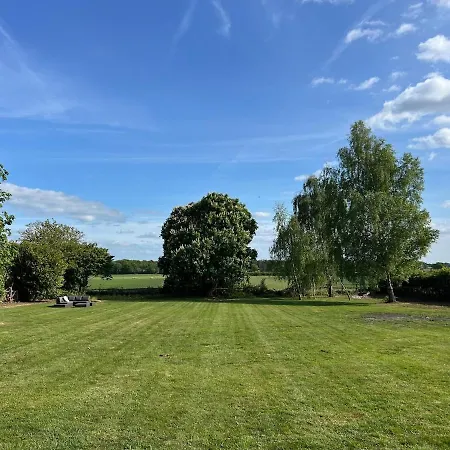 Gilbertson House-york-luxury-sleeps 7 With Hot Tub בית נופש *