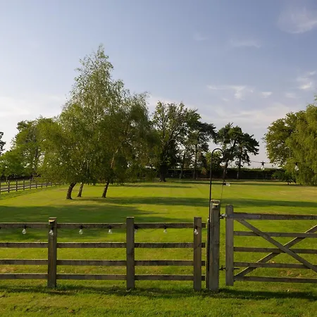 Gilbertson House-york-luxury-sleeps 7 With Hot Tub *