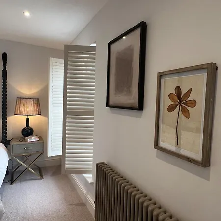 Gilbertson House-york-luxury-sleeps 7 With Hot Tub בית נופש יורק