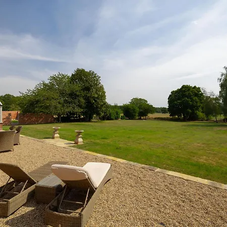 Gilbertson House-york-luxury-sleeps 7 With Hot Tub Holiday home