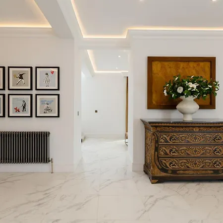Holiday home Gilbertson House-york-luxury-sleeps 7 With Hot Tub *