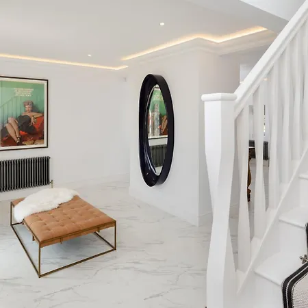 Gilbertson House-york-luxury-sleeps 7 With Hot Tub Holiday home *