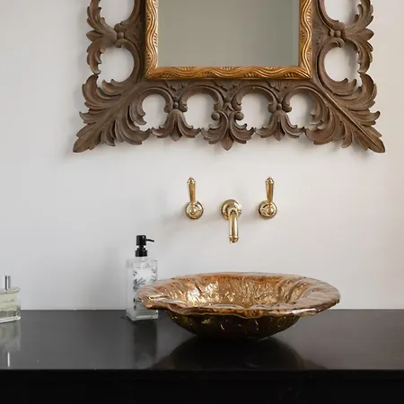 Gilbertson House-york-luxury-sleeps 7 With Hot Tub York