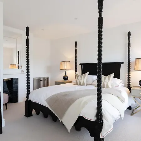 Holiday home Gilbertson House-york-luxury-sleeps 7 With Hot Tub *