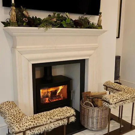 Сasa de vacaciones Gilbertson House-york-luxury-sleeps 7 With Hot Tub