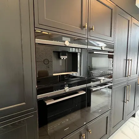 Gilbertson House-york-luxury-sleeps 7 With Hot Tub *