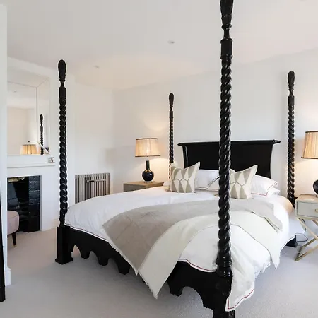 Gilbertson House-york-luxury-sleeps 7 With Hot Tub York